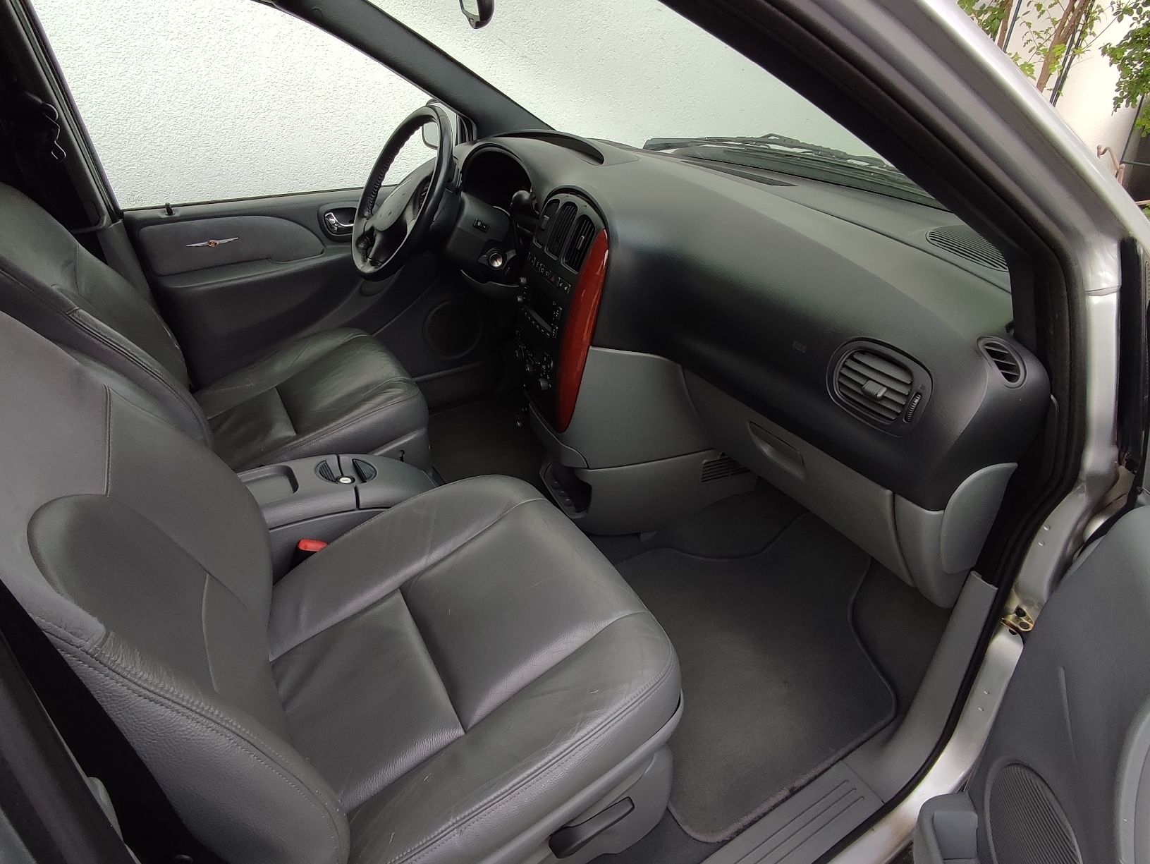 Chrysler Automobili: Chrysler Grand Voyager AWD 7 Plätzer – Usato da Salmsach venduto da jamb-all-you-need 2