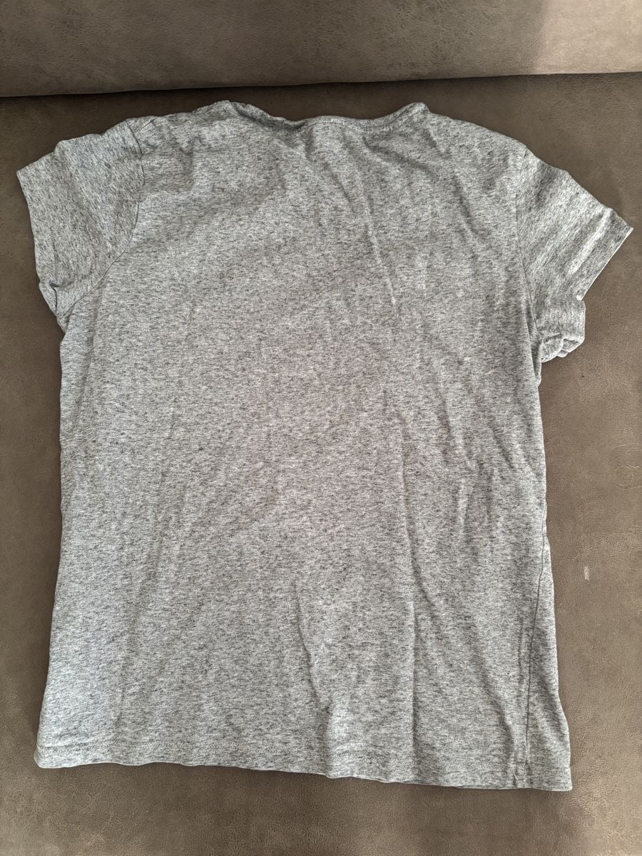 Levi's T-Shirts: Graues Levi's T-Shirt Grösse S – Gebraucht aus Pfaffnau von Celi77777 1