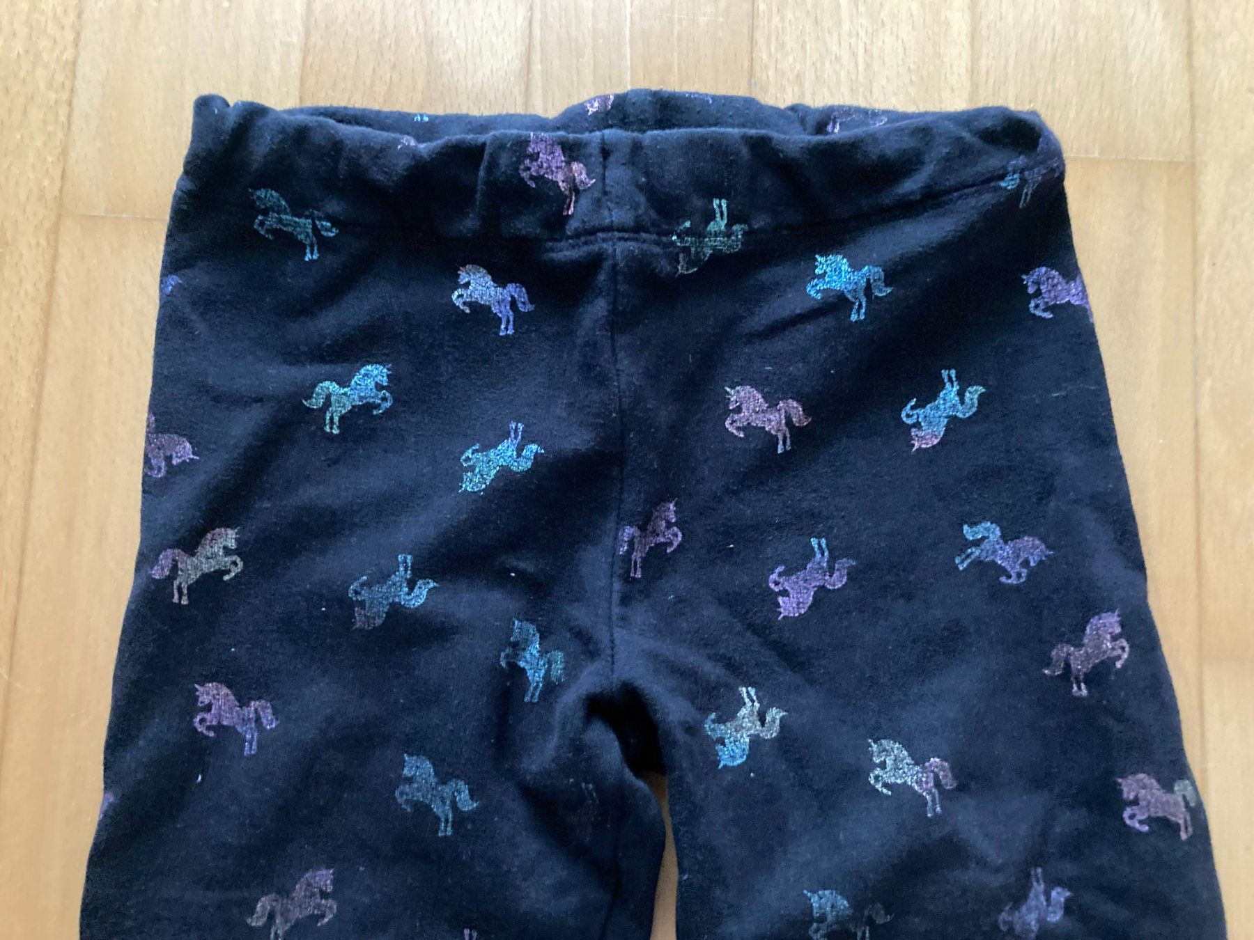 H&M Calze & Collant: Leggins schwarz mit Einhörner – Usato da Muttenz venduto da Juvenile33 1