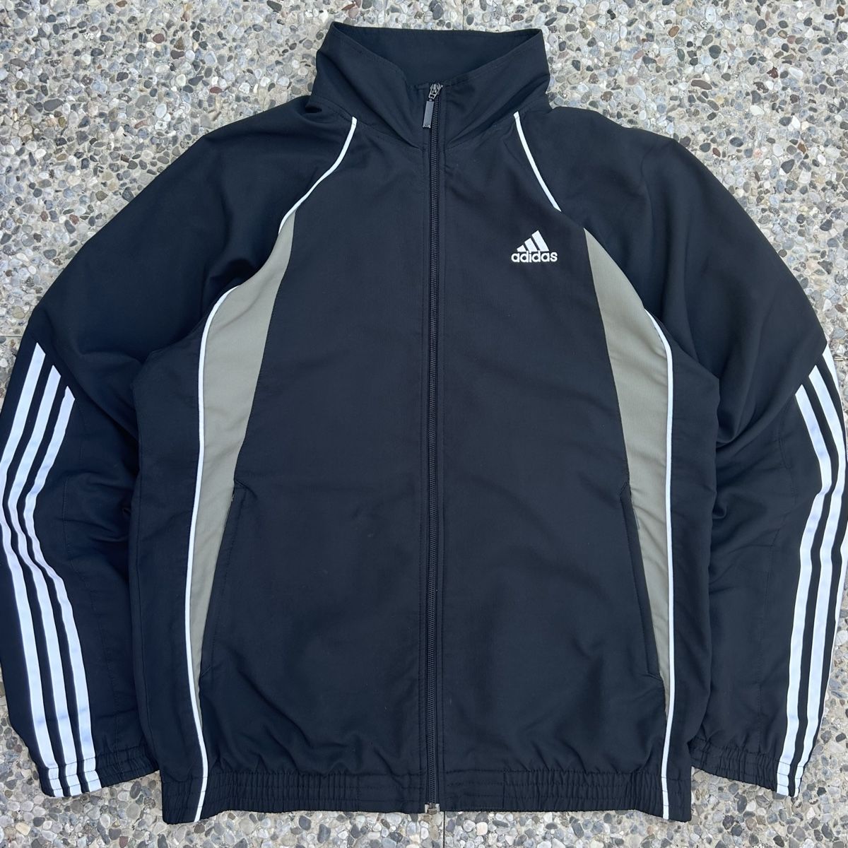 Adidas Giacche: Vintage Adidas Black Track Jacket – Usato da brent venduto da fukusapes 2