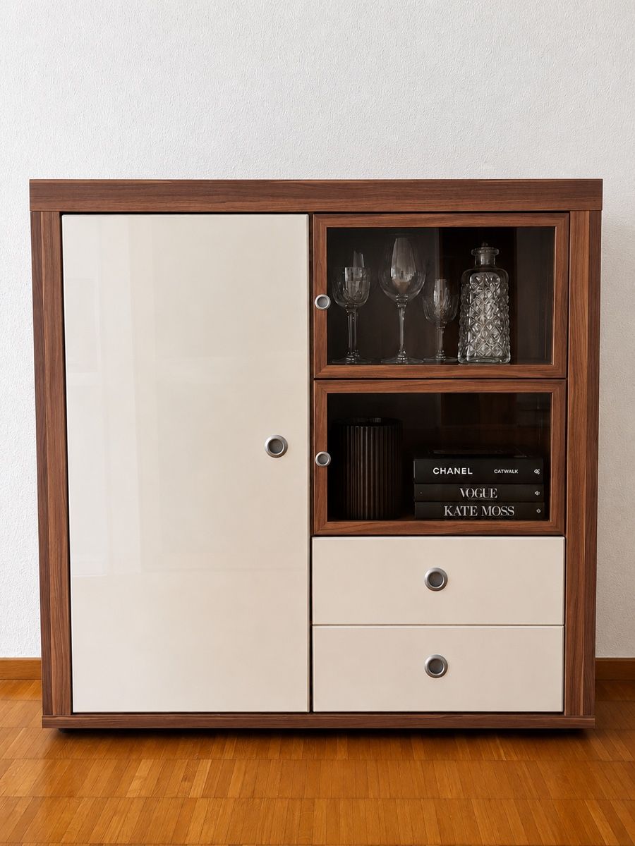 Cassettiere: Highboard / Sideboard mit Vitrinenfächern – Usato da Ittigen venduto da Janna07