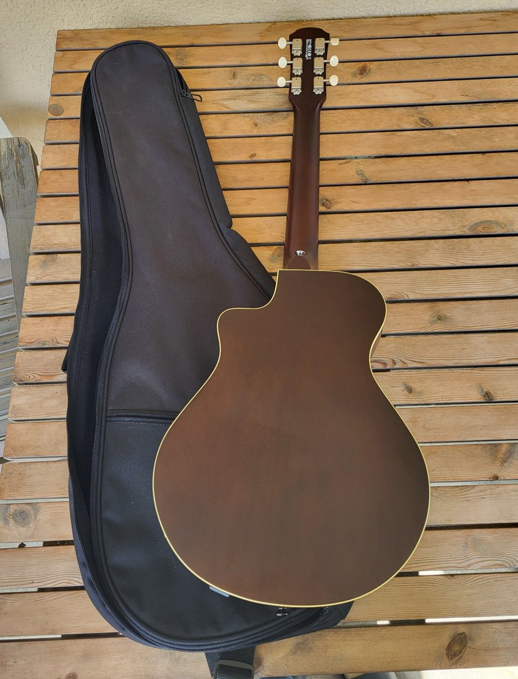 Yamaha Strumenti musicali: Yamaha APXT2 kompakte Akustik-E-Gitarre mit Tasche & Gurt – Usato da Gattikon venduto da boriskhv 1