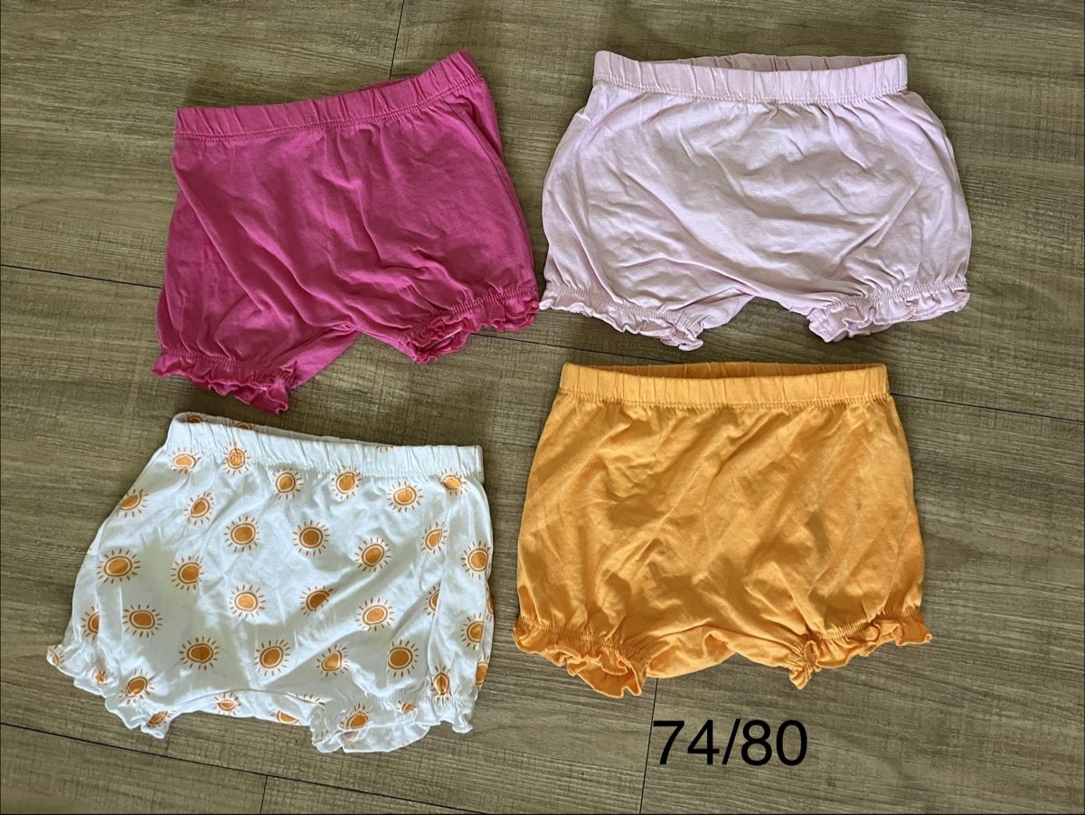 Lotti & Set di vestiti: 4er Pack kurze Hosen Grösse 74/80 – Usato da Sursee venduto da Leg_Kibru