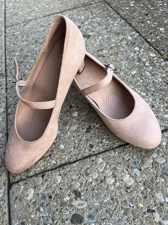 Chaussures femmes: Pumps hellrosa, Gr 38, mit Riemchen – D'occasion à Thayngen par buermann 2
