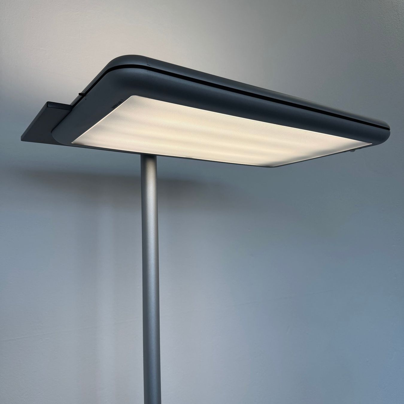 Ribag Lampade: Ribag Uniq Stehleuchte Warmweiss – Usato da Schönenwerd venduto da mcofficeshop 4