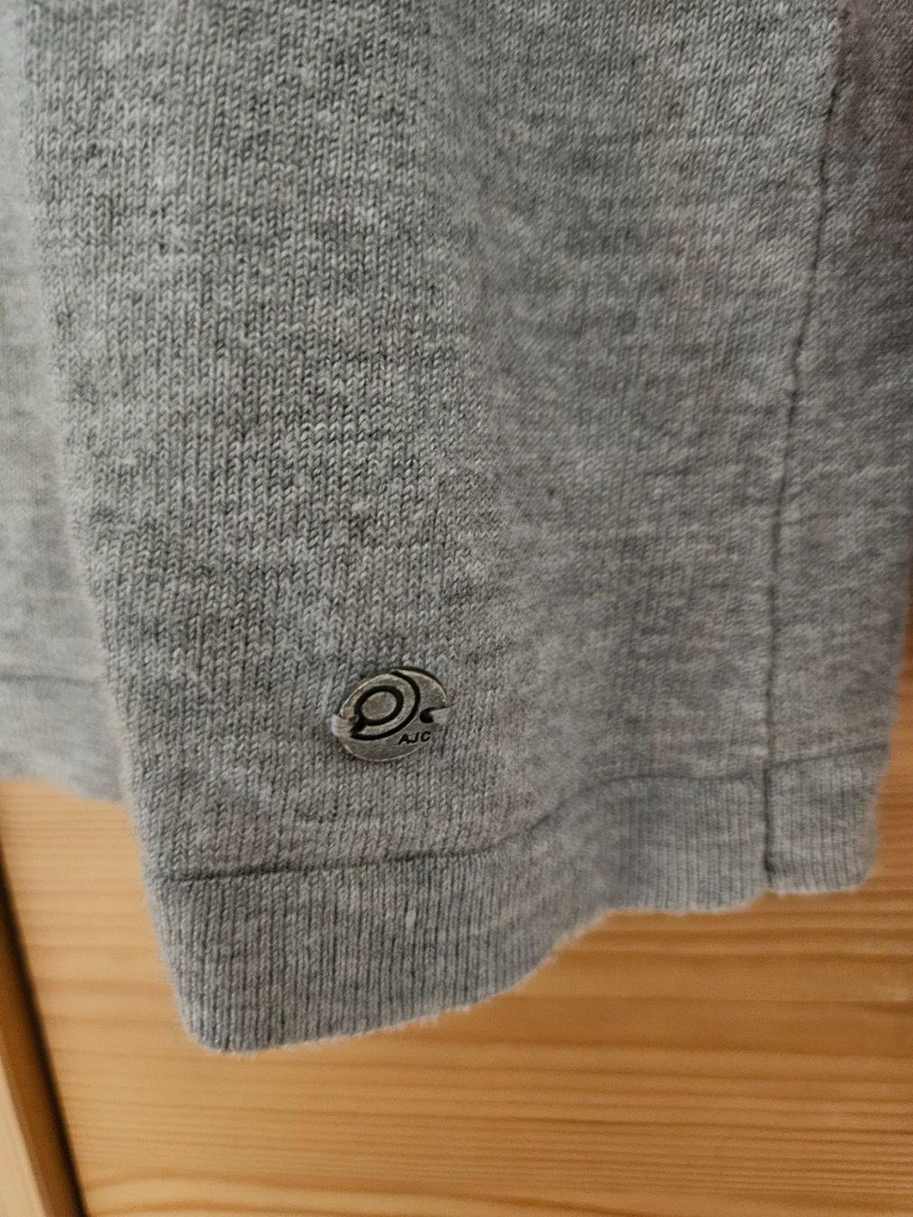 Pulls & Sweat-shirts: AJC Strickpullover, grau mit Volants, Grösse 40/42 – D'occasion à Wettingen par Sk8ertomda 4