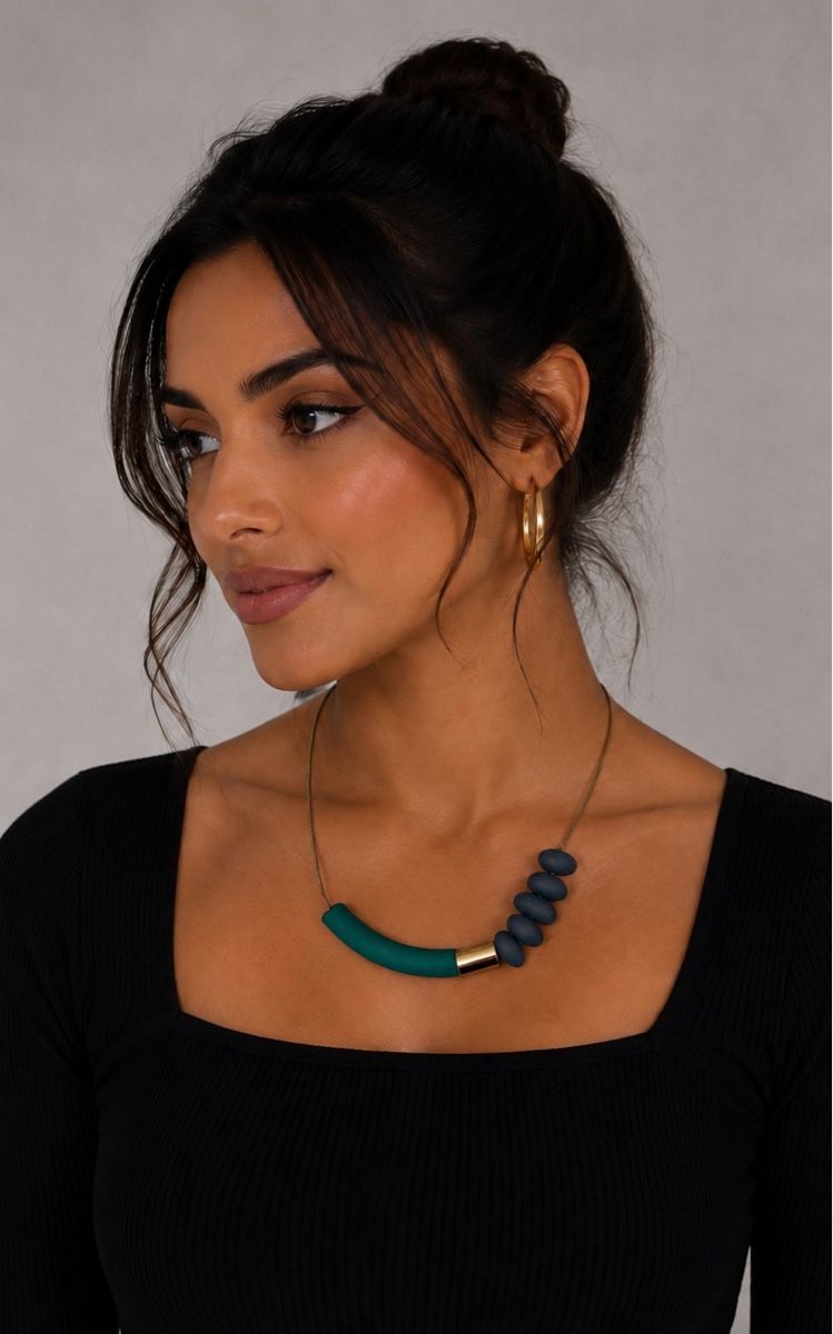 Catenine: Collier original turquoise et bleu marine bois – Nuovo (secondo la descrizione) da Lausanne venduto da mau_6tnl