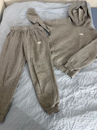 Nike Jogginganzug grau Grösse L 147-158 cm