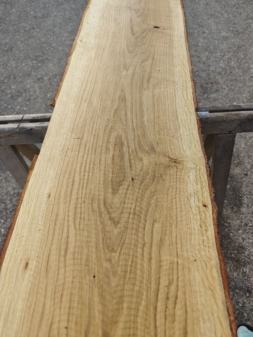 Holzartikel: E5 Eichenbrett massiv 30 mm – Luftgetrocknet – Neu (gemäss Beschreibung) aus Brittnau von Toebiholz 3