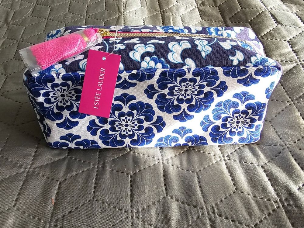 Estee lauder cosmetic bag Kaufen auf Ricardo