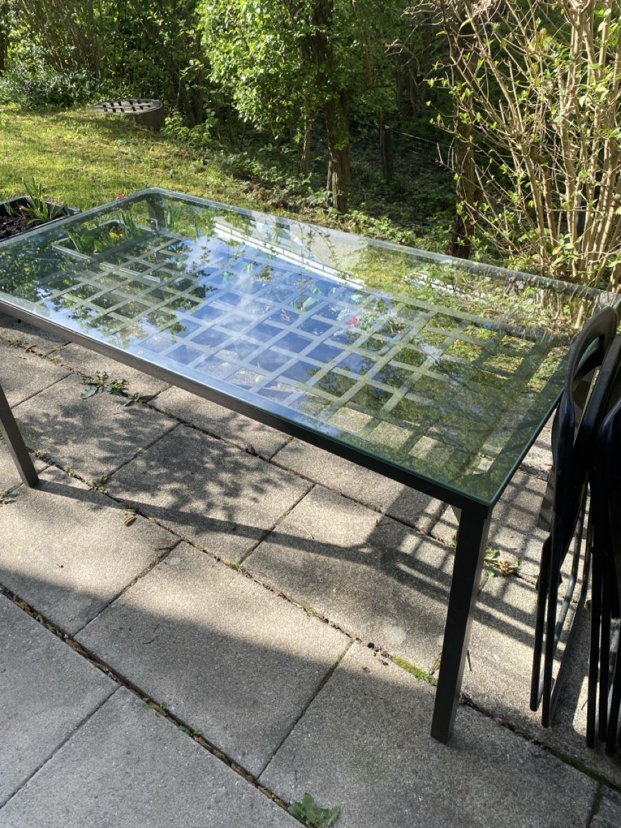 Tavoli: Glastisch und 6 Klappstühle – Usato da Effretikon venduto da freima79 1