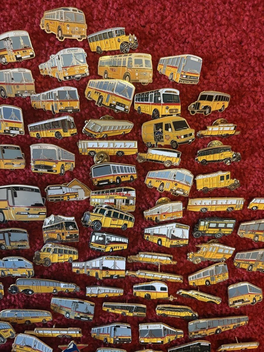 Broches & Aiguilles: Pins Postauto mehr als 100stuck – D'occasion à Murten par Tzaugg 2