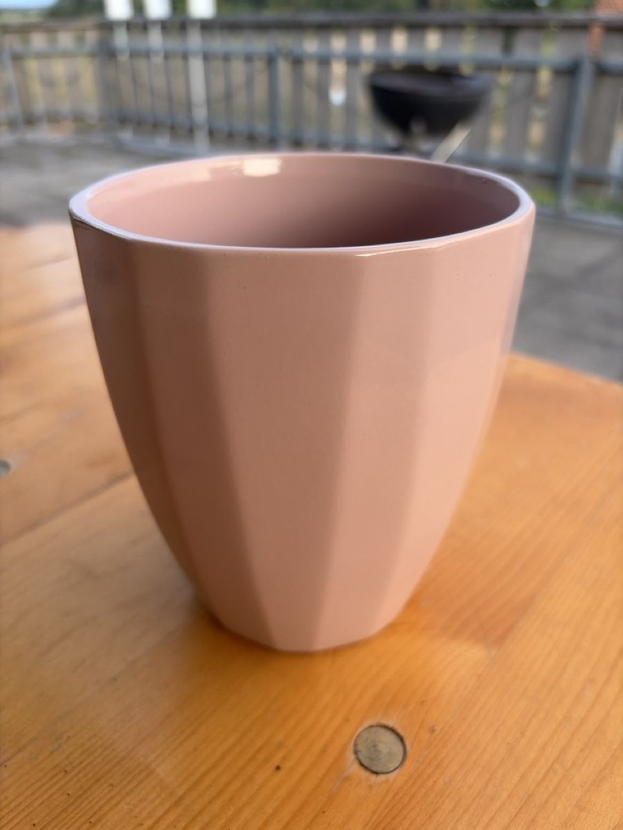 Blumentöpfe: Blumentopf Keramik rosa Durchmesser ca. 11cm  – Neu (gemäss Beschreibung) aus Opfershofen TG von dan_nxk8