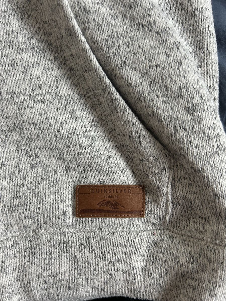 Giacche: Sweat à capuche Quiksilver gris taille 14 ans – Usato da Cugy VD venduto da pit_aless 1