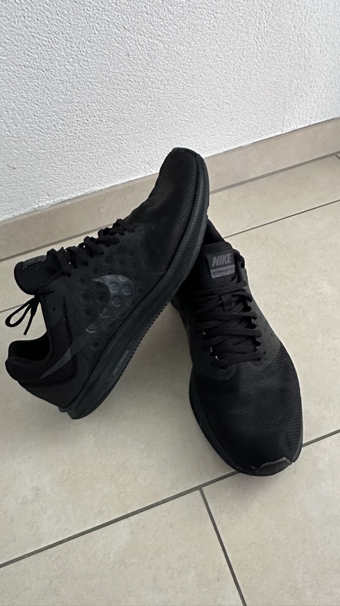 Nike Scarpe da uomo: 2x Nike Schuhe  – Usato da niederurnen venduto da AndreT91 2