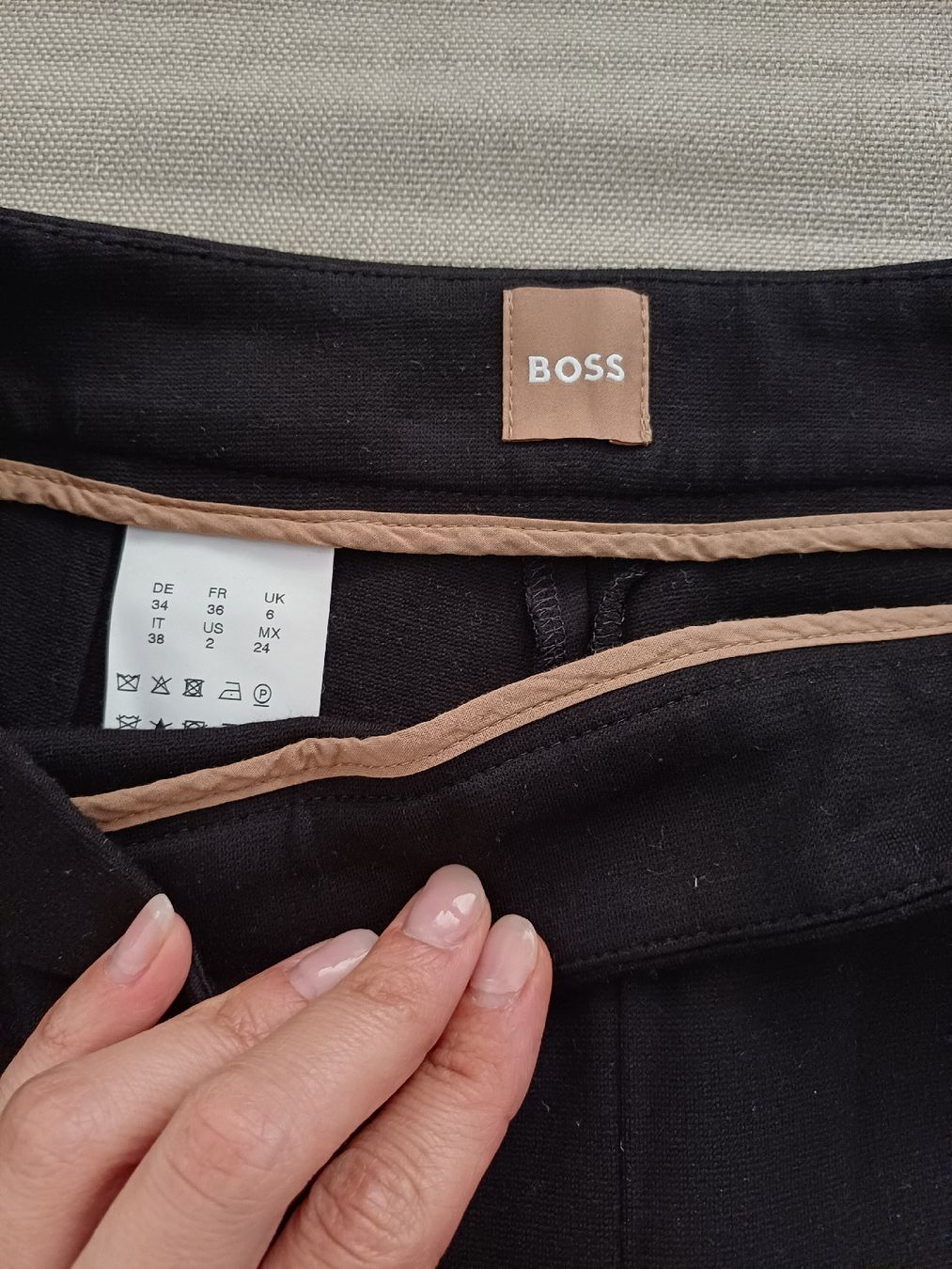 Hugo Boss Pantaloni: Stoffhose von Boss – Usato da Rothenburg venduto da lauraaurora 2