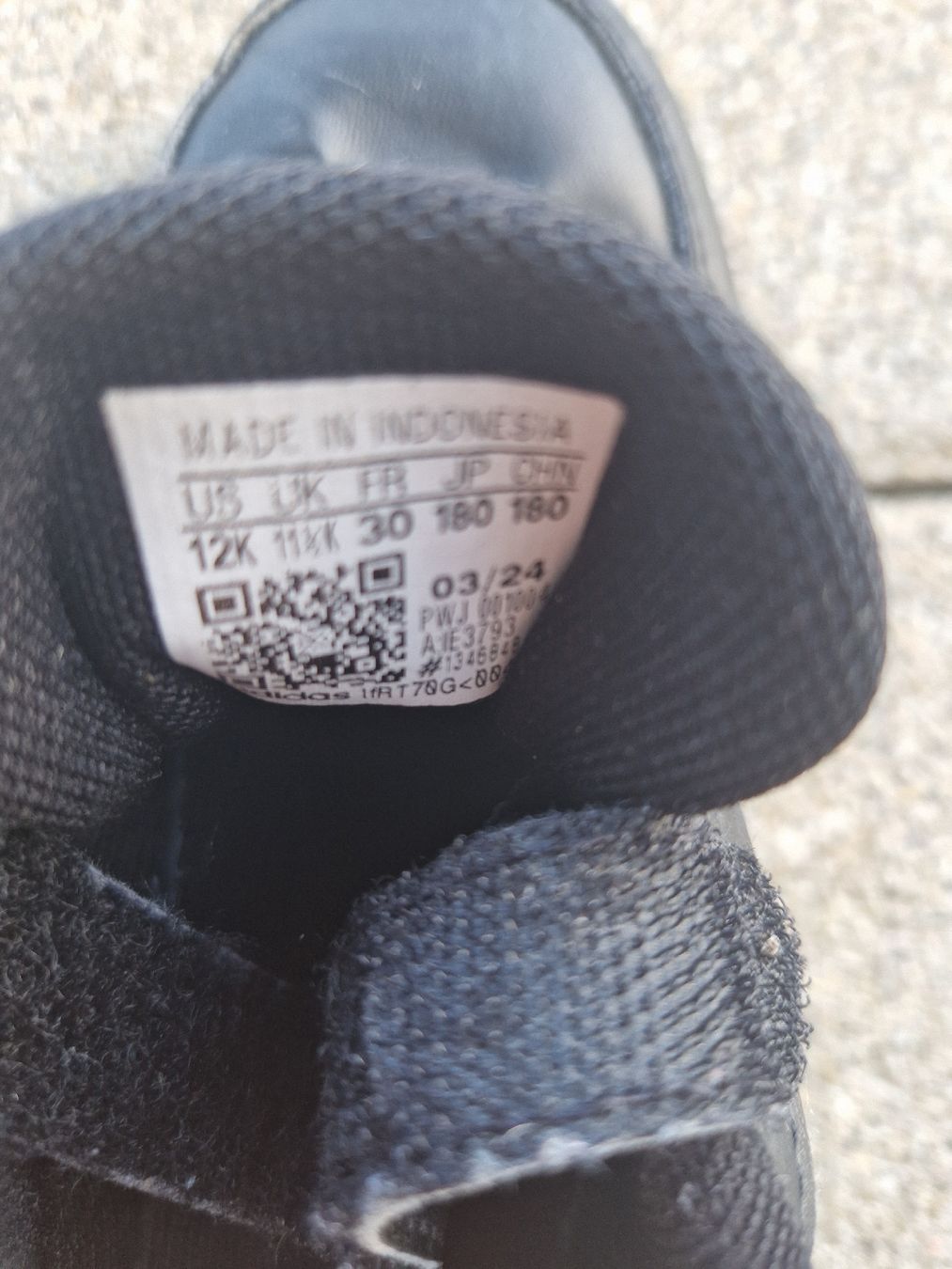 Adidas Scarpe per ragazzi: Adidas Sneaker Grösse 30 – Usato da Zürich venduto da nicinat 1