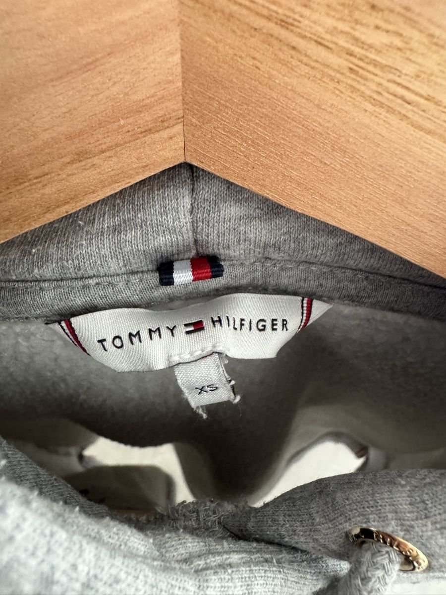 Tommy Hilfiger Pullover & Sweatshirts: Tommy Hilfiger Hoodie – Gebraucht aus Ruswil von Sandra18931995 1