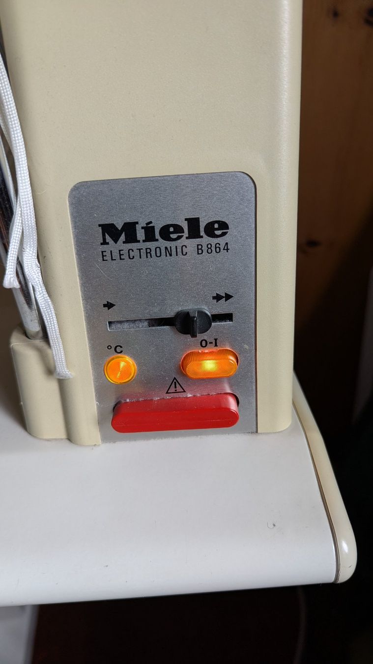 Miele Ferri da stiro: Miele Bügelmaschine ELECTRONIC B864 – Usato da Jenins venduto da Vengel 1