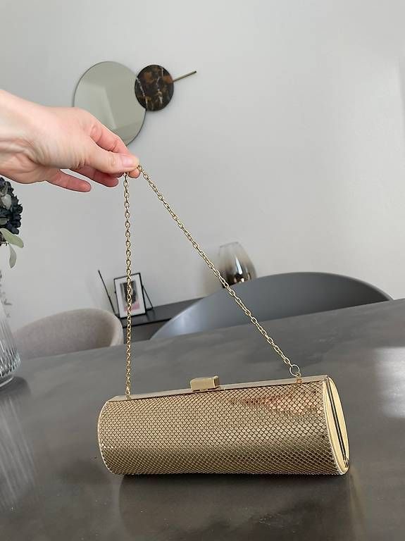 Borse da donna: BCBG MAXAZRIA gold pouch – Usato da Lausanne venduto da generation 1