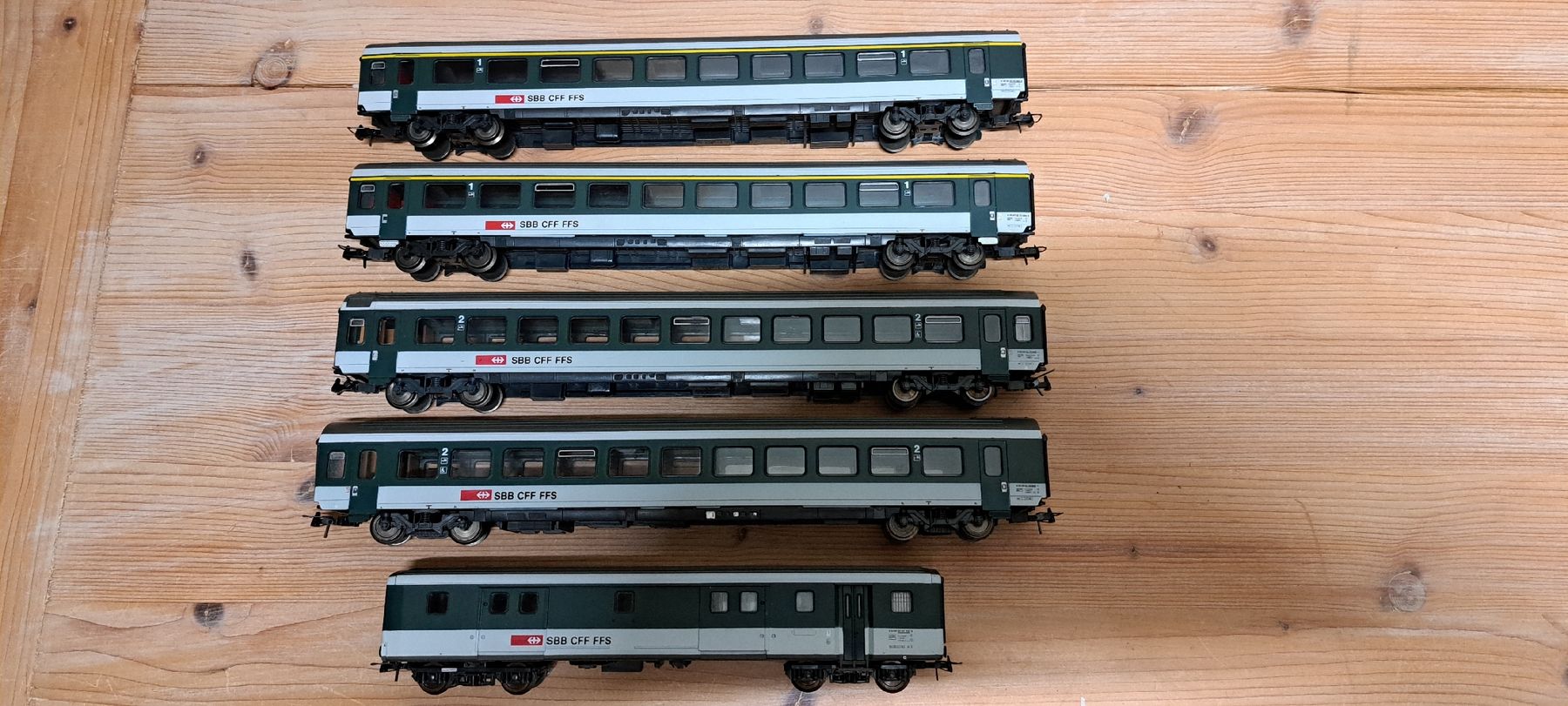 Roco Modelleisenbahnen: 5 Roco Personenwagen – Gebraucht aus Urdorf von Canyamel1