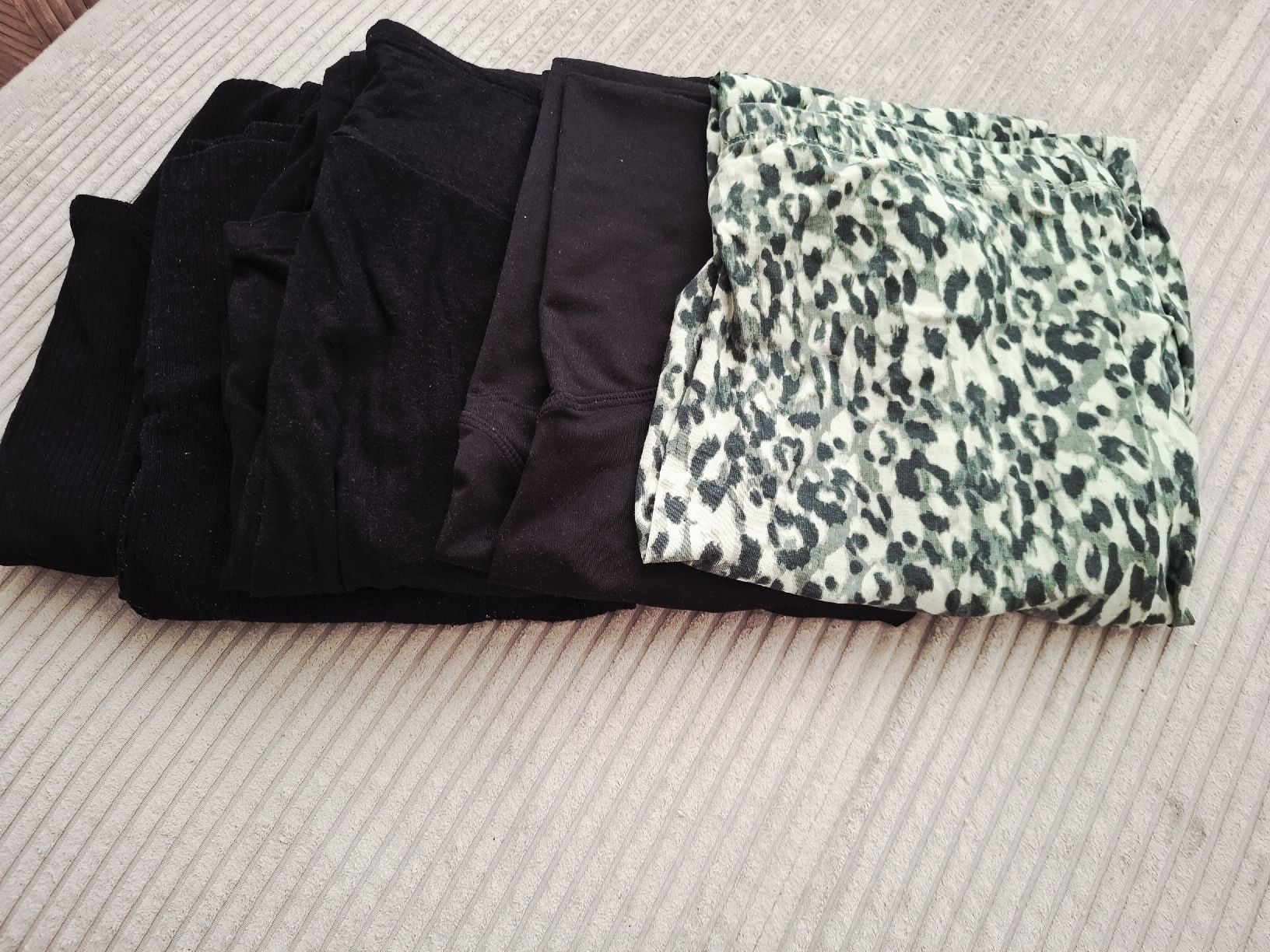Lotti di vestiti: 4 Umstands-Leggins Grösse S – Usato da Bern venduto da fabienneste