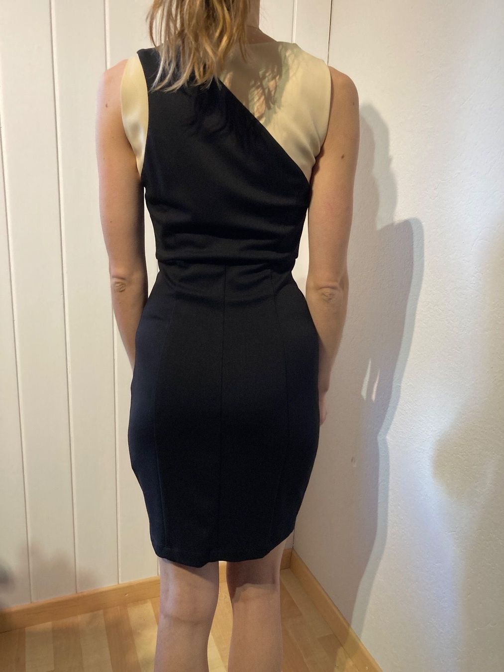 Versace Vestiti: Versace Kleid schwarz beige 44 NEU – Nuovo e nell'imballaggio originale da Erlenbach im Simmental! venduto da Simmentaler-Perlen 3