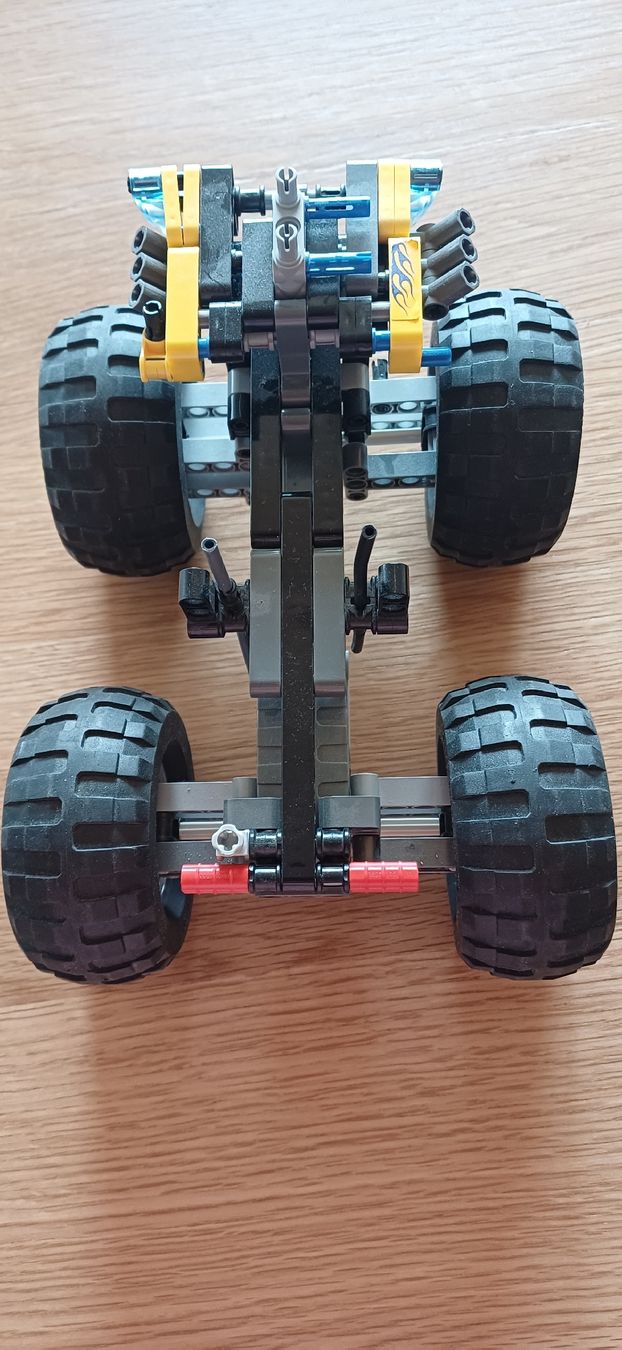 Lego Giocattoli: Lego Technik Monster Truck Chassis  – Usato da Amriswil venduto da SANNamerino