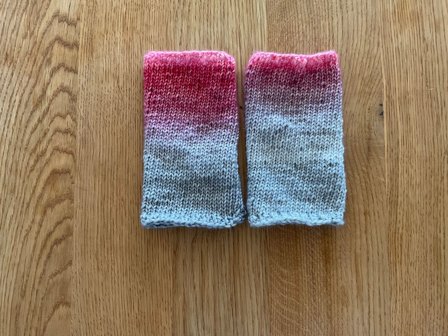 Guanti & manicotti: Handgestrickte Pulswärmer Amedisli – Usato da Wetzikon ZH venduto da FeeF