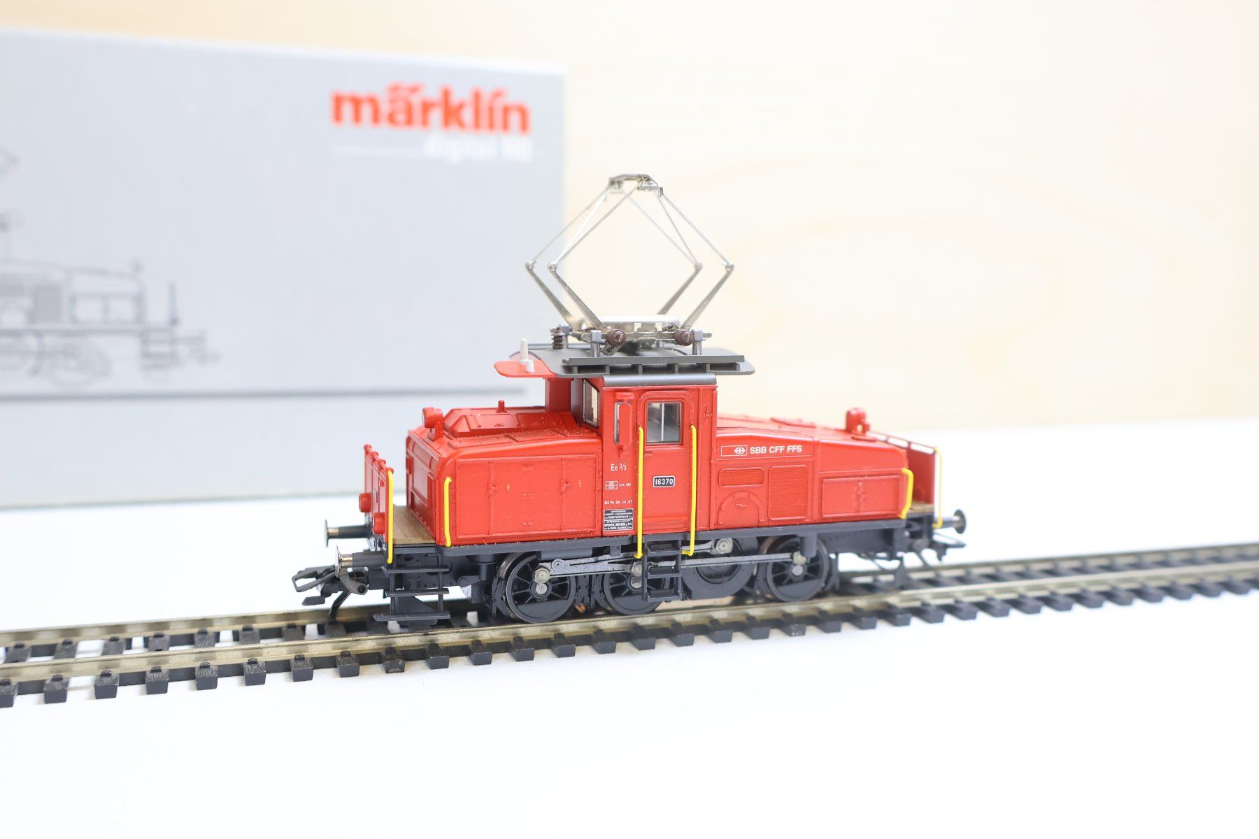 Märklin Modelleisenbahnen: Märklin SBB Ee 3/3 E-Lok - Digital 36330 – Gebraucht aus Winterthur von Monstera 2