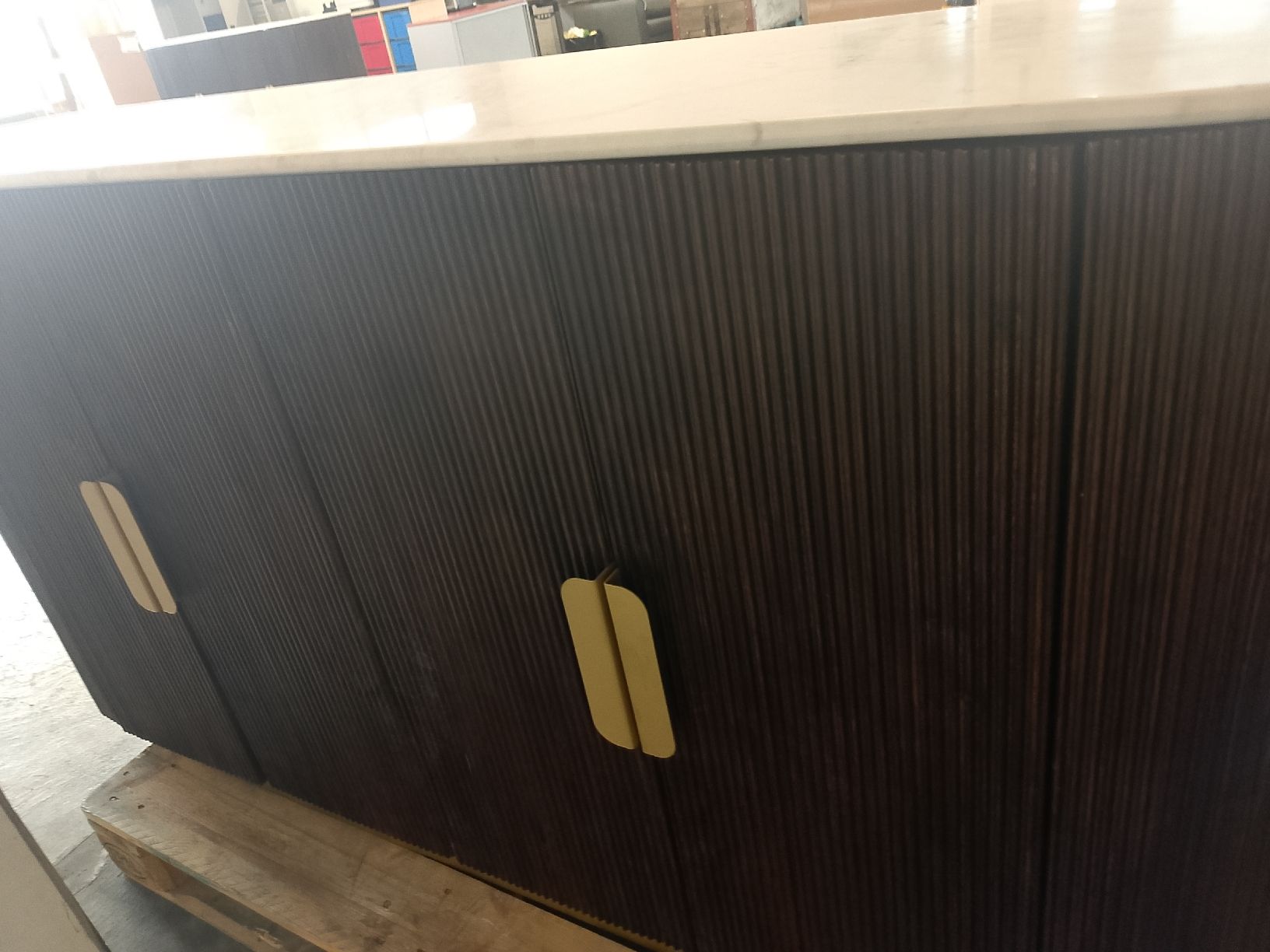 Cassettiere: Edel Luxus Marken Sideboard Konsole massive holz keramik – Usato da Unterengstringen venduto da Waldi1 2