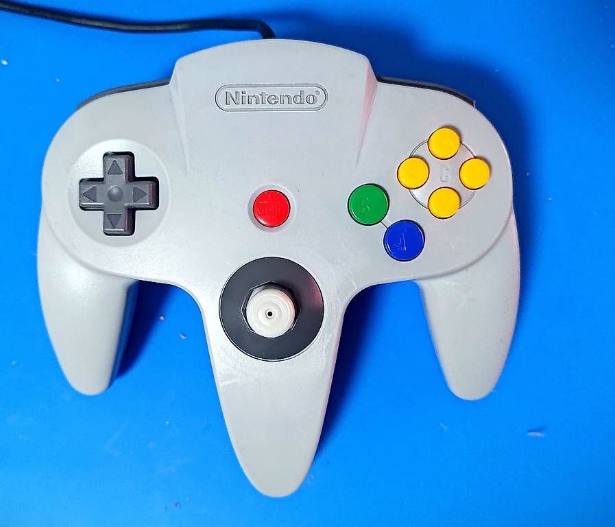Controller: N64 Controller mit verbessertem Stick  – Usato da Arbon venduto da chez-calibra