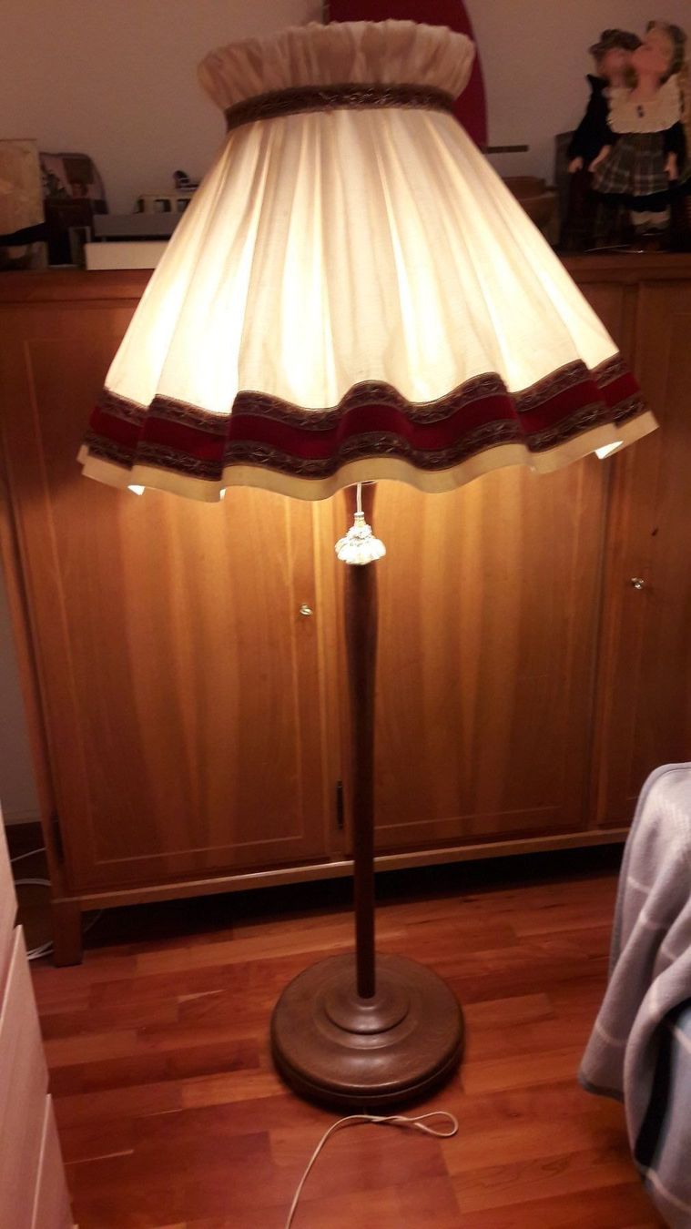 Altro in Decorazioni & Accessori: Ständerlampe Antik – Usato da Basel venduto da Dylan1994