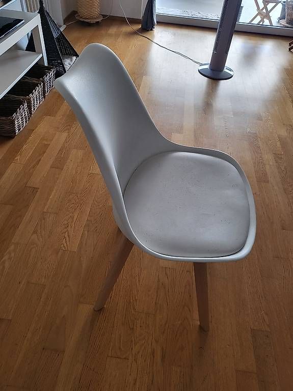 Set de table et chaises: Tisch (2m) und 4 Stühle – D'occasion à Rheinfelden par taentscha 1