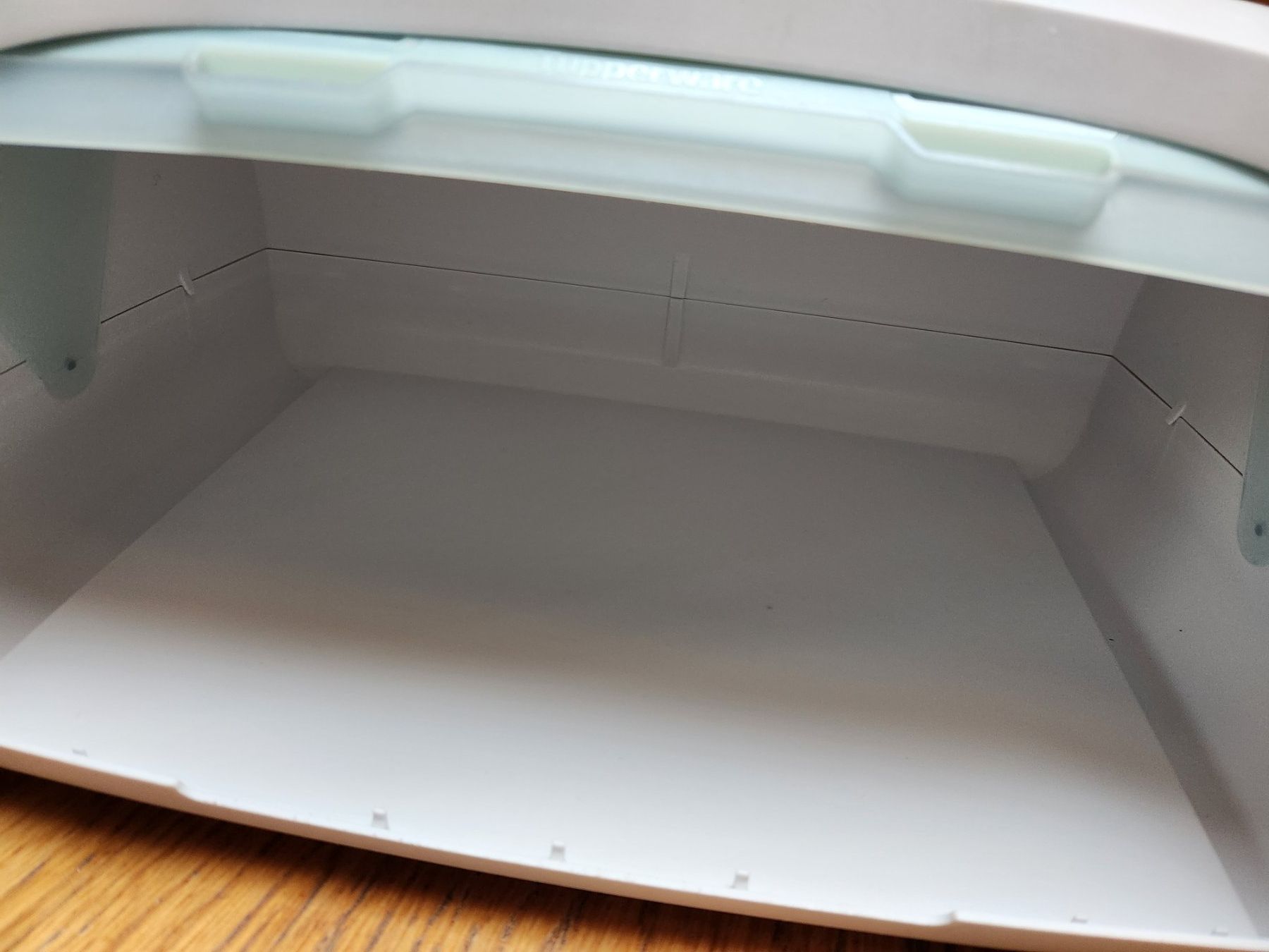 Tupperware Behälter & Ähnliches: Tupperware Bread Smart mit Schneidebrett – Gebraucht aus Gstaad von Kuhstall-2026 2