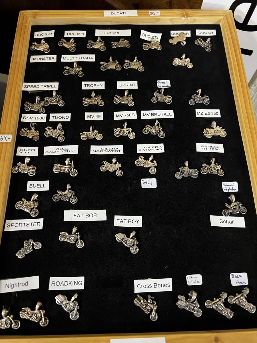 Ciondoli: 134 Silber Anhänger Motorräder Konvolut – Nuovo (secondo la descrizione) da Steinen venduto da sal_6y7g 2