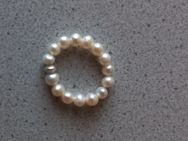 Anelli: Süsswasserperlen Fingerring mit Silber Ring Grösse 57 – Nuovo e nell'imballaggio originale da Winistorf venduto da acreativ2 2