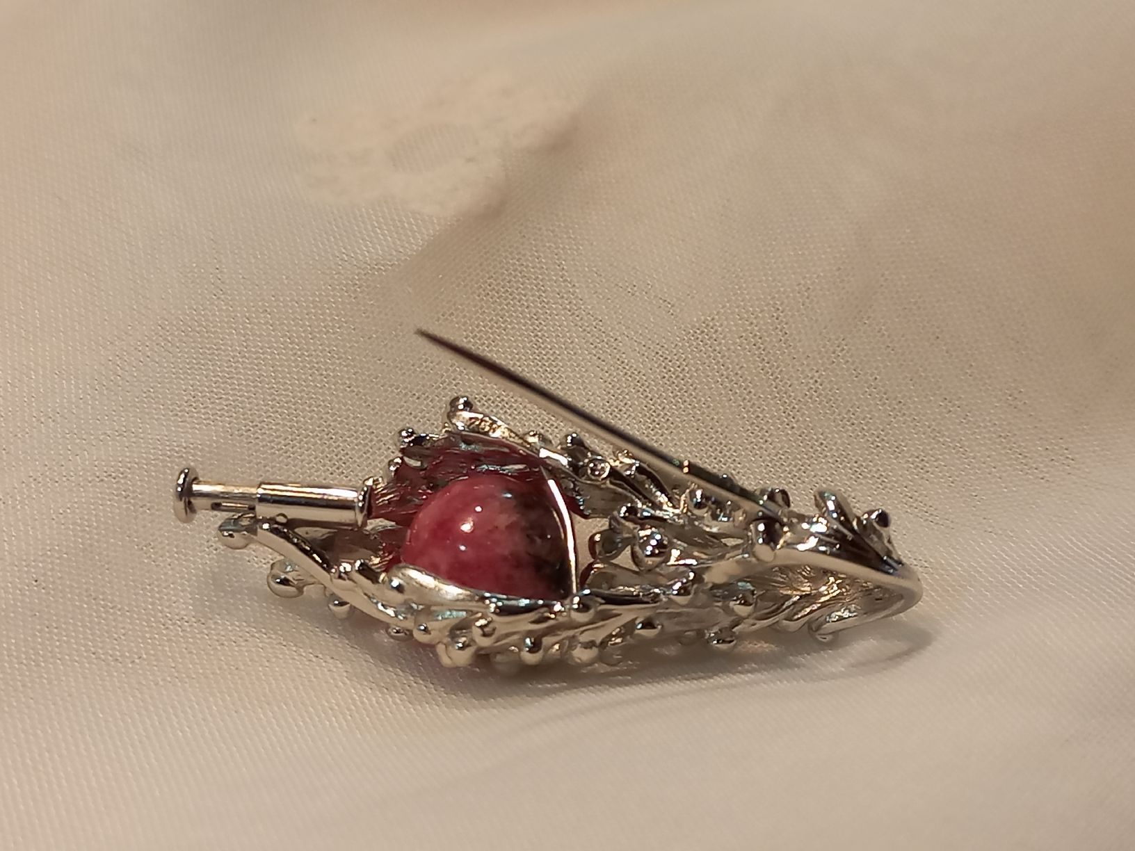 Libri: Pendentif broche Gilbert Albert en or blanc – Usato da Ovronnaz venduto da Ma-94-hey 4