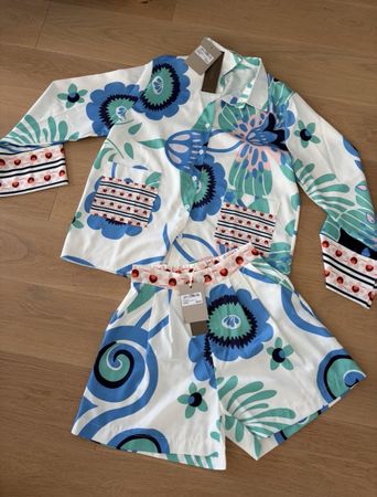 Set Shorts & Bluse von UPSTERS