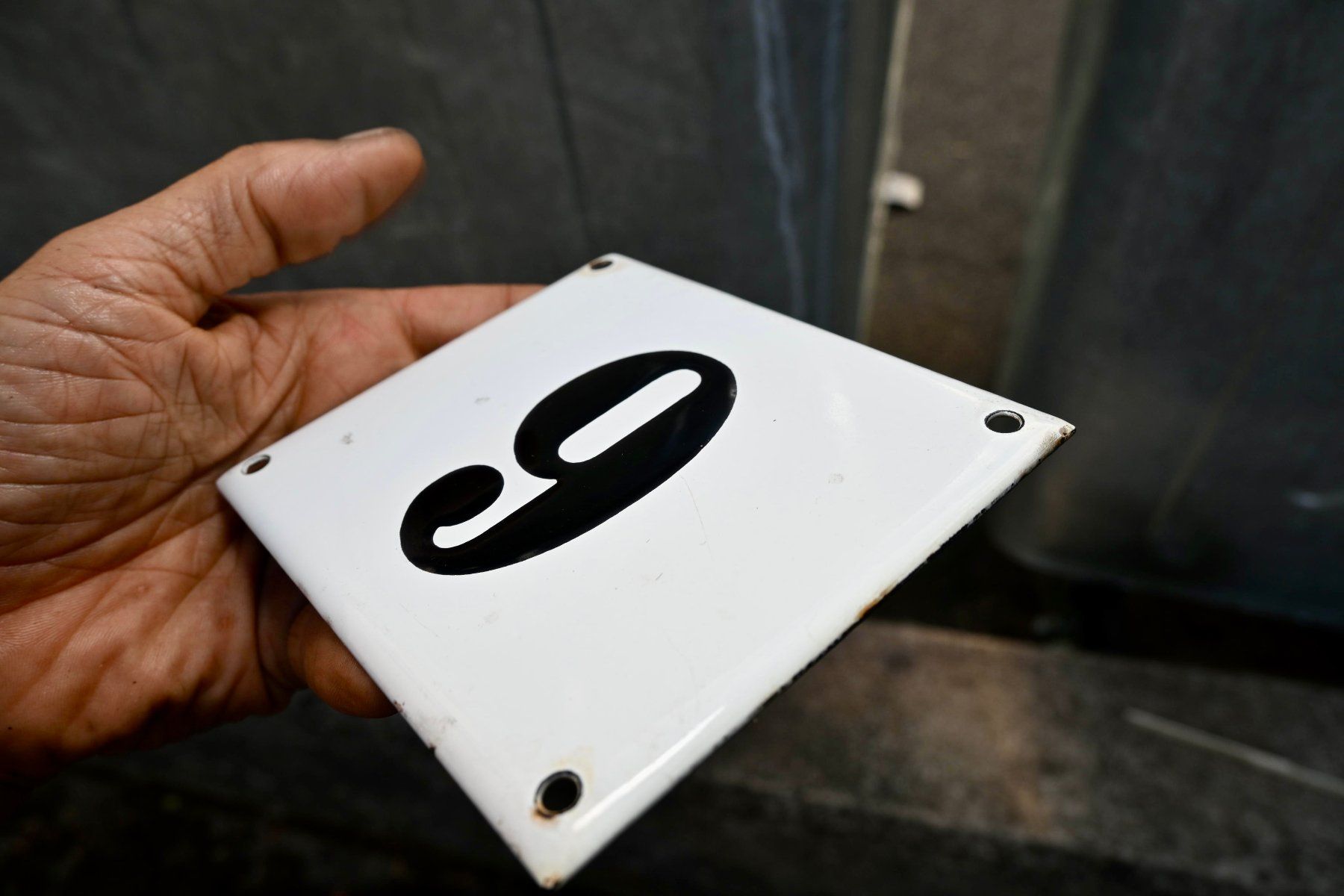 Insegne: altes Emailschild Hausnummer 6 ODER 9 emaille 11.7 x 9.8cm – Usato da Pfaffhausen venduto da mono_rec 4