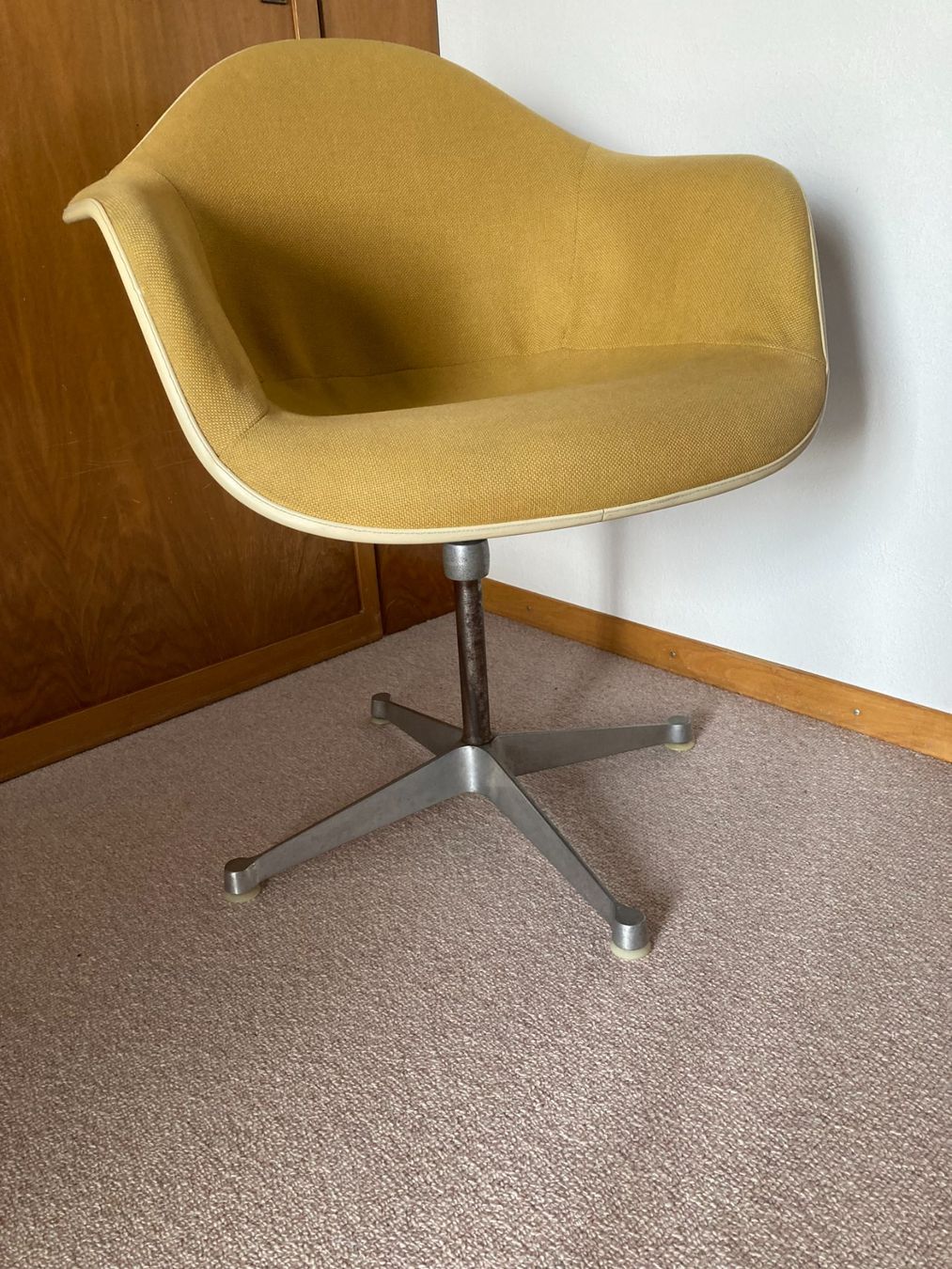 Eames Poltrone: Eames Chair, drehbar – Usato da Wil SG venduto da Pin05 4