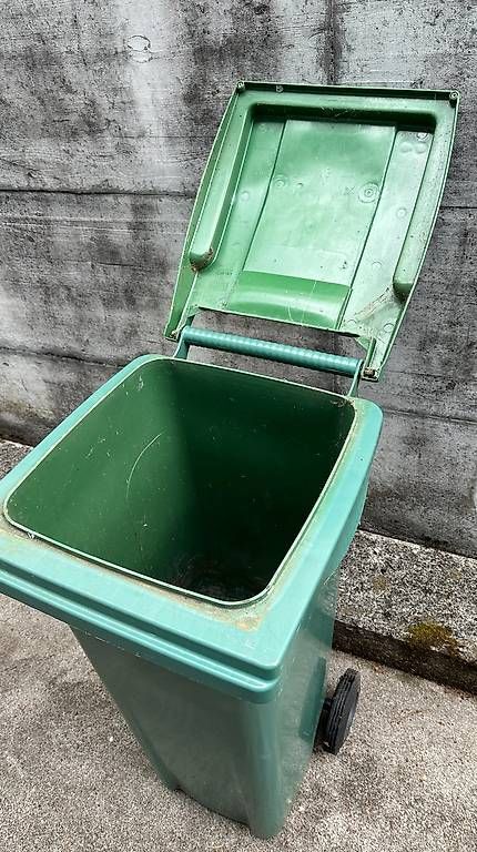 Autres articles bureau & commerces: Grüngutcontainer 140l – D'occasion à Aarau Rohr par Cesi3000 1