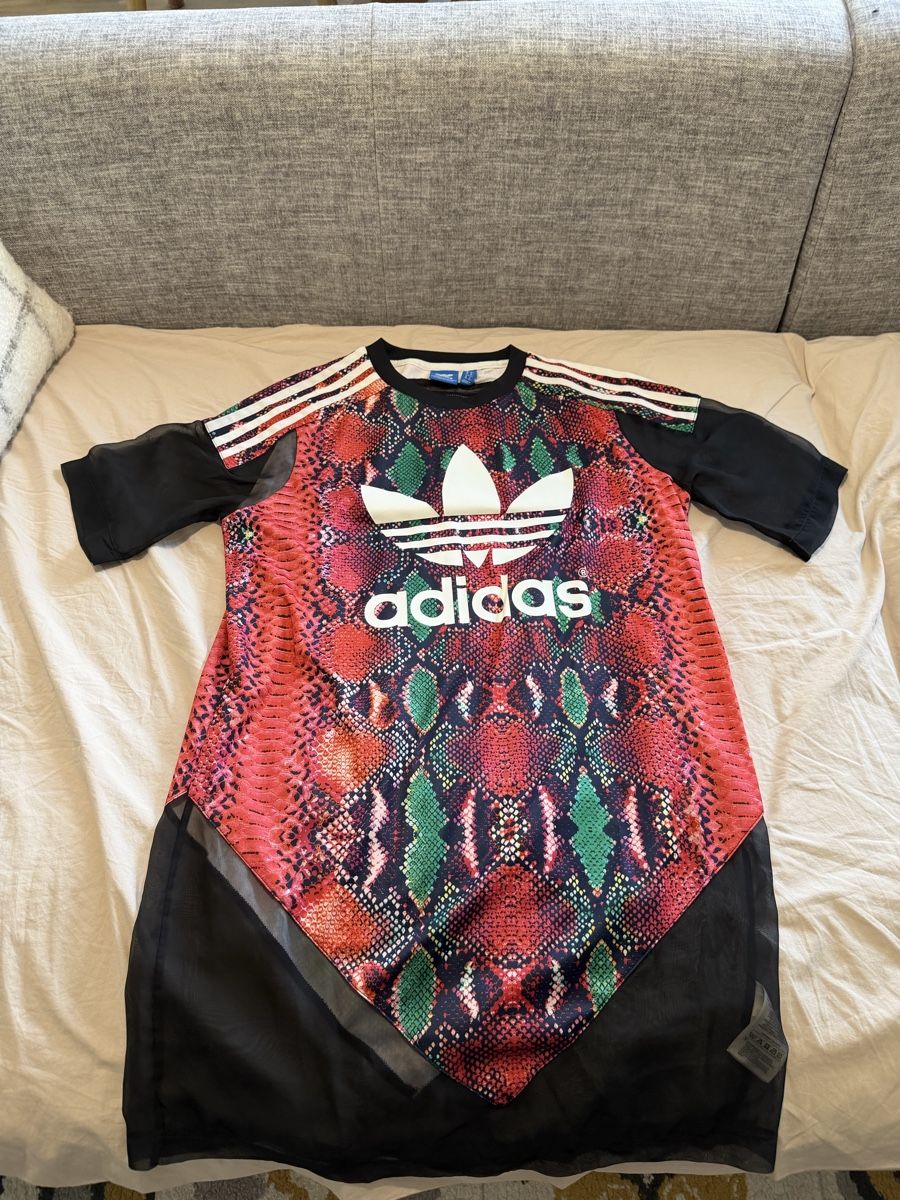 Vestiti: Adidas robe imprimé serpent taille 36 bon état – Usato da Grabs venduto da DidiPop290