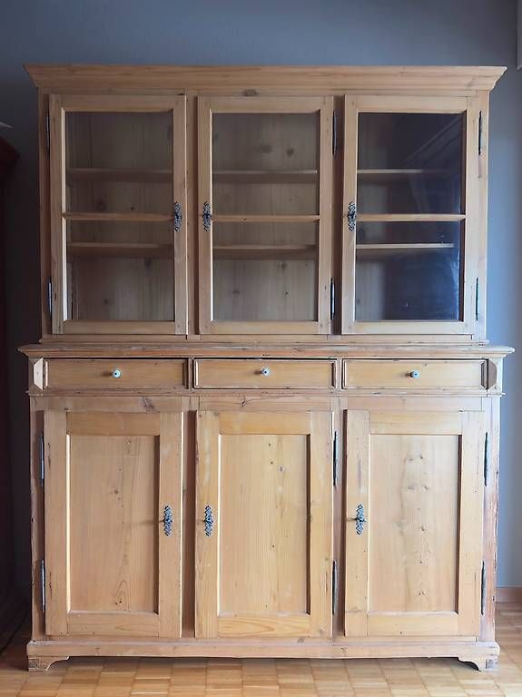 Credenze: Bauernbuffet aus Holz mit Vitrine – Usato da Fehraltorf venduto da nyf_g869