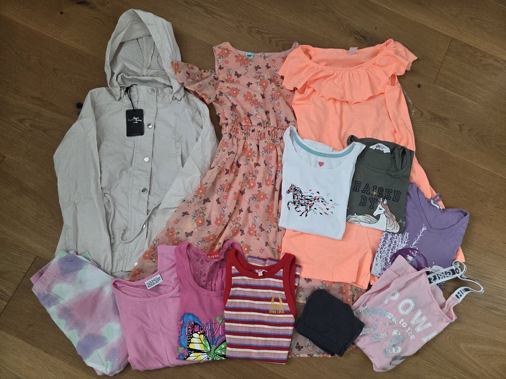 Kleiderpakete & -sets: Kleiderpaket 146/152 vieles NEU – Gebraucht aus Kölliken von aninavera