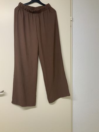 Hosen braun Grösse S/M guter Zustand