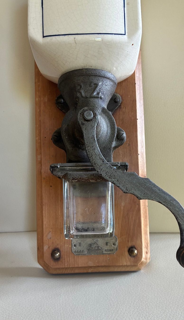 Elettrodomestici da cucina: Antike Wand-Kaffeemühle – Usato da Uznach venduto da Kas-Fri 2
