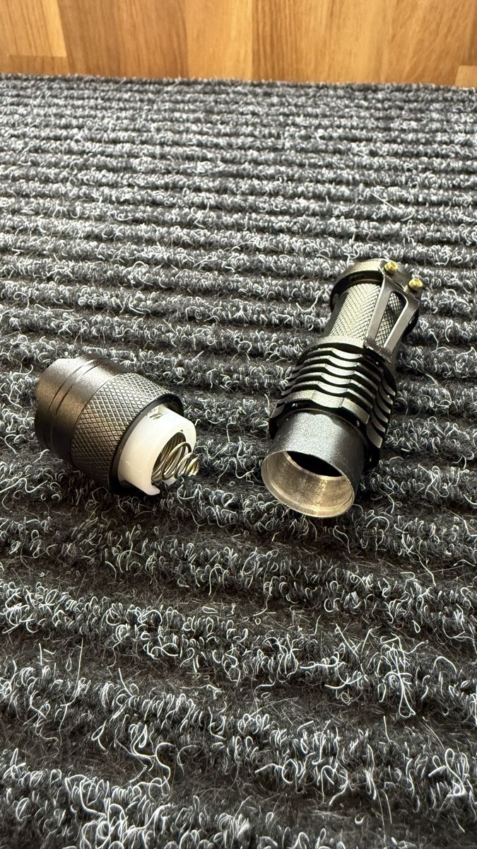 Lampade: Taschenlampe LED Defekt – Difettoso da Steg im Tösstal venduto da Beckerbande 3