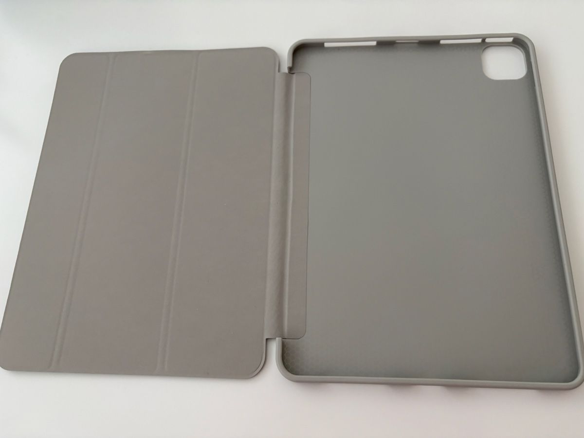 Covers & Taschen: Hülle für  iPad Air / hellgrau  – Neu und originalverpackt aus Rothenburg von QueenofShopping1