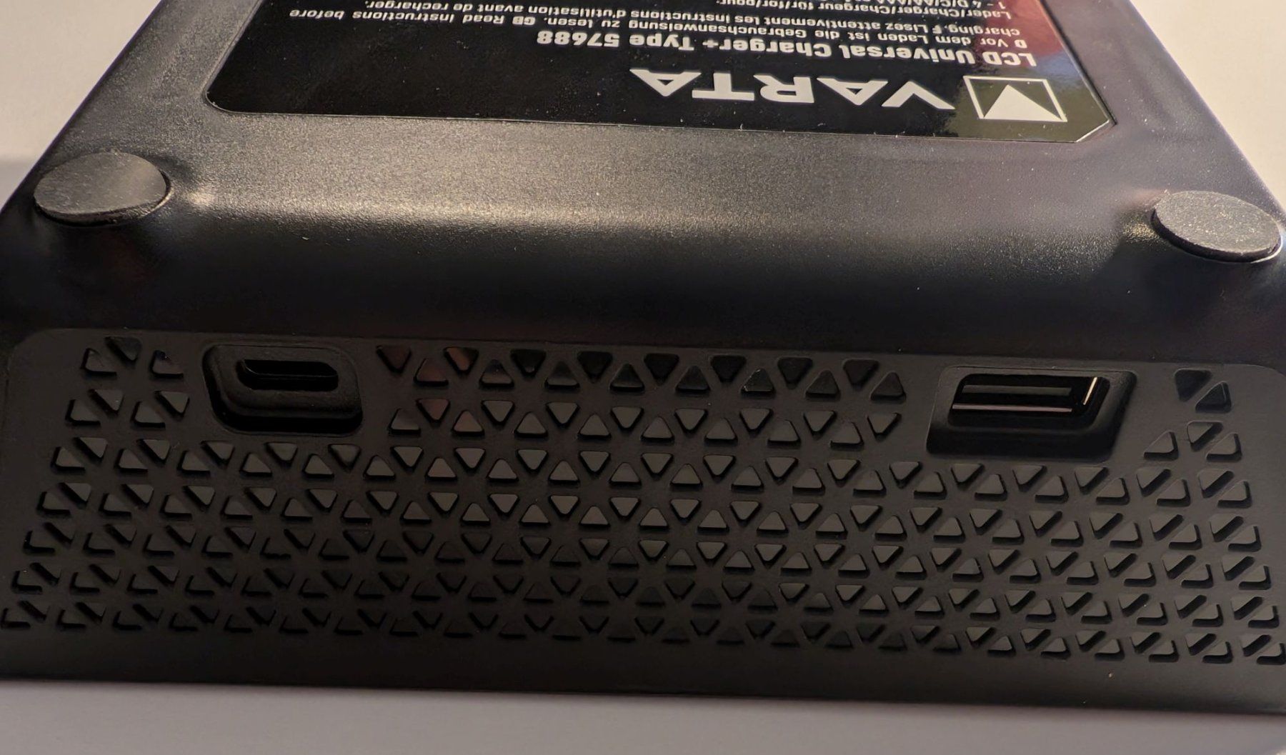 Varta Akkus & Batterien: Varta LCD Universal Charger+ Type 57688 – Gebraucht aus Zürich von FloLer 2